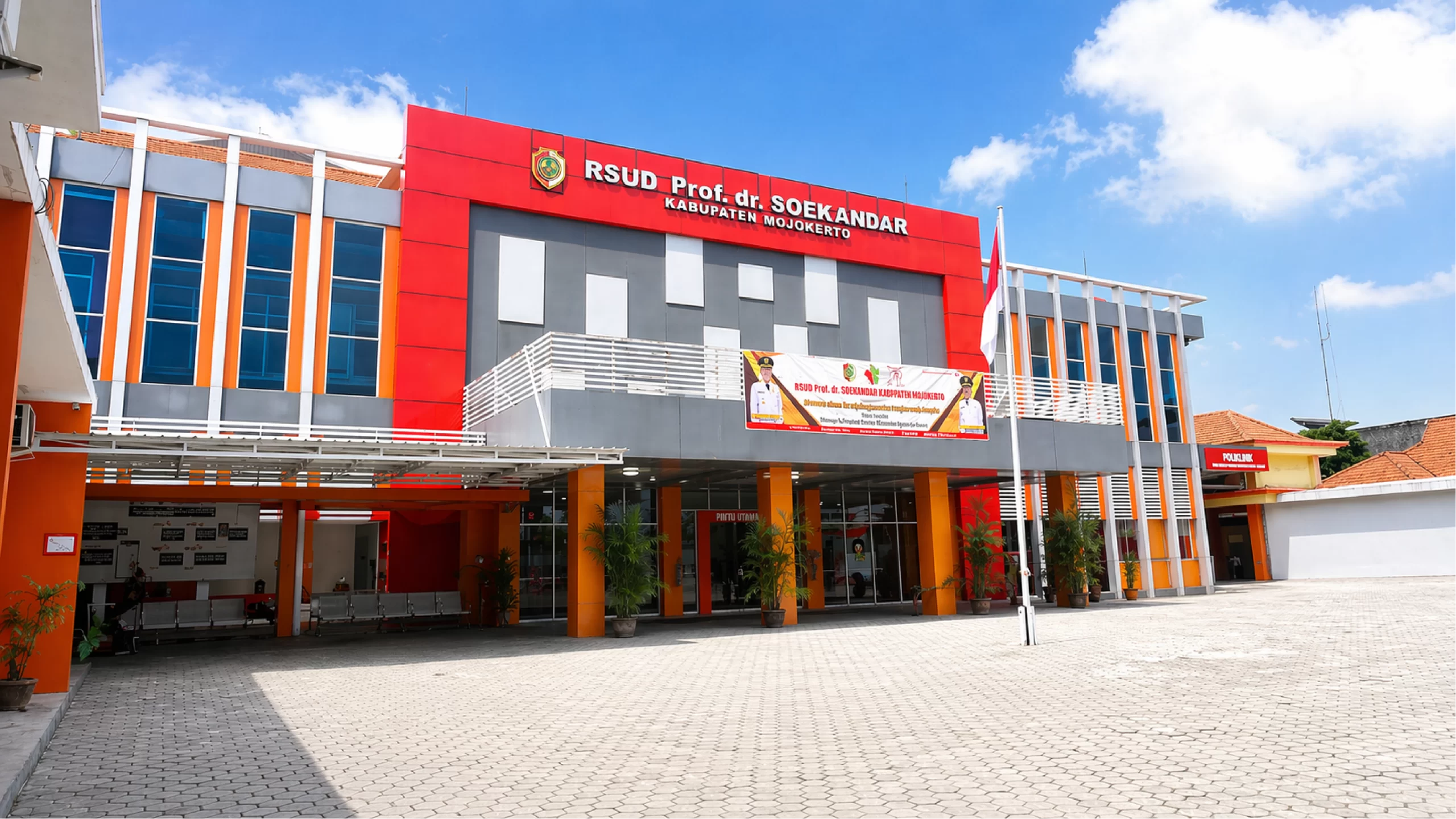 Rumah Sakit Soekandar Mojokerto menggunakan layanan alatantrian.com